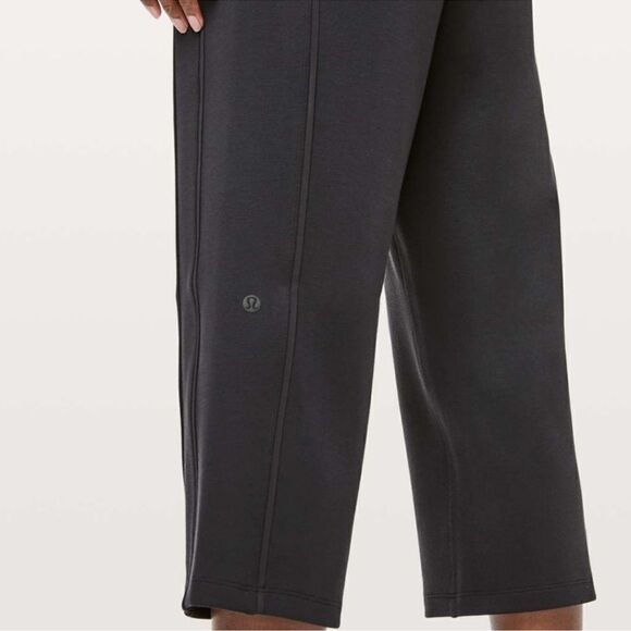 Lululemon Athletica Light Strides Crop 23” Black Knit Ankle Travel Pants 4 - Picture 4 of 10